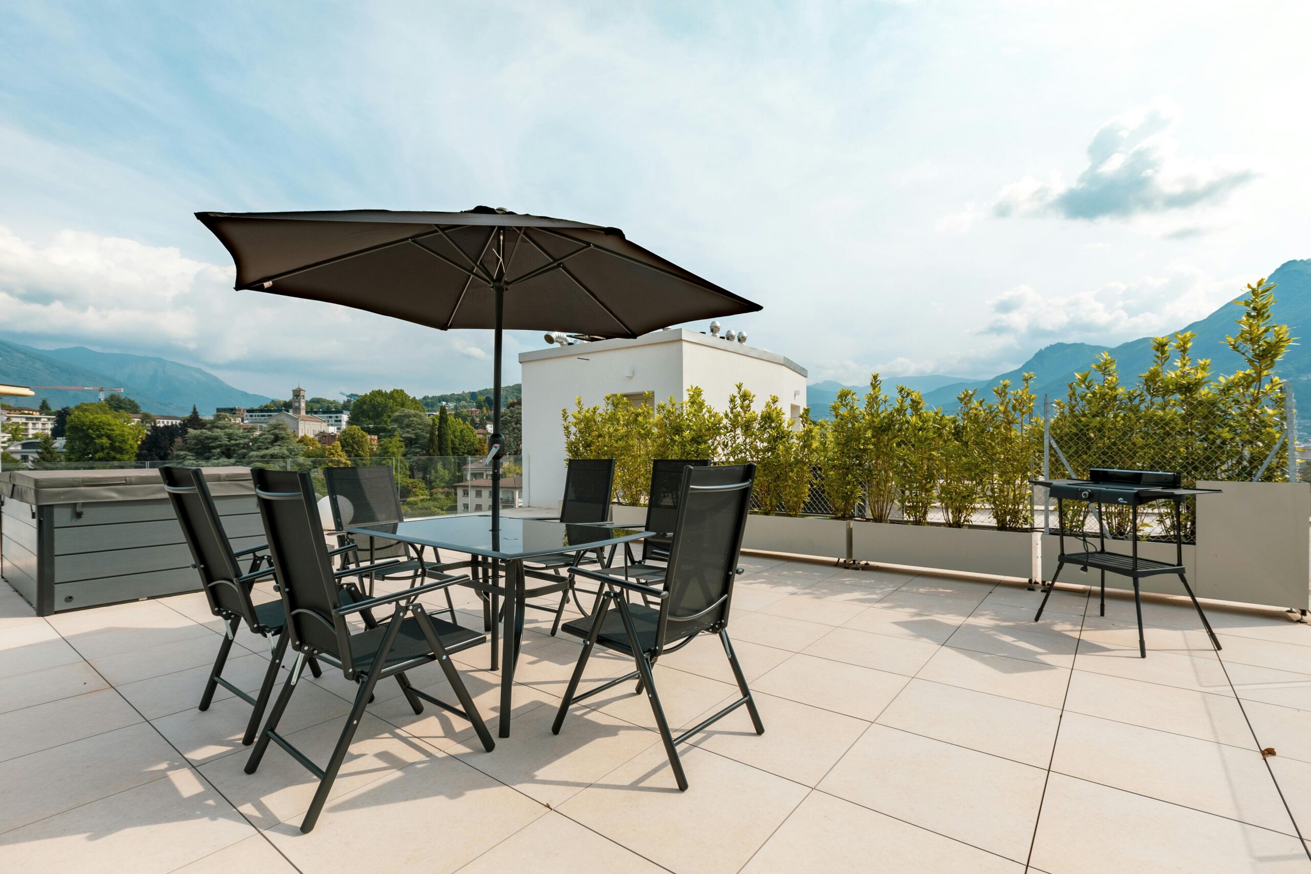 Pose de terrasse carrelage sur mesure en toit terrasse à Lyon